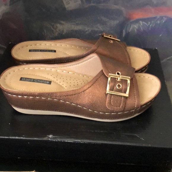 Good choice leather wedges sandals. - Picture 1 of 5